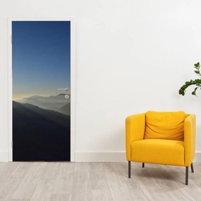 Fototapet pentru ușă - Desupra crestelor montane (95x205cm)