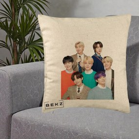 Perna Personalizata K-pop BTS Fotografie Grup Tinute Elegante, 40x40 cm, Bej, Husa Detasabila, Perna Inclusa, BEKZ®