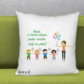 Cadou pentru Educatoare - Perna Personalizata Doar o Inima Uriasa poate Modela Minti de Pitici cu Educatoare si Baloane, 40x40 cm, Alb Pufos, Husa Detasabila, Perna Inclusa, BEKZ®