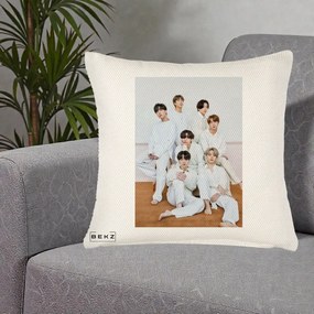 Perna Personalizata K-pop BTS Foto Grup All-White Elegant, 40x40 cm, Crem Reliefat, Husa Detasabila, Perna Inclusa, BEKZ®
