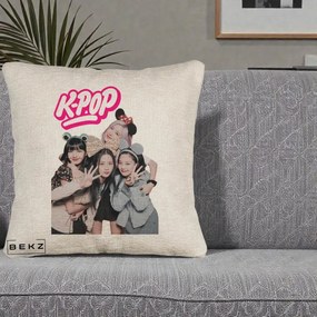 Perna Personalizata BLACKPINK K-Pop Grup Pozitii Amuzante, 40x40 cm, Bej Canapea, Husa Detasabila, Perna Inclusa, BEKZ®