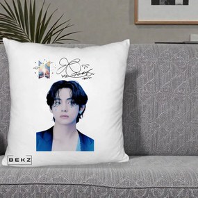 Perna Personalizata K-pop BTS V Taehyung Portret cu Autograf, 40x40 cm, Alb Pufos, Husa Detasabila, Perna Inclusa, BEKZ®