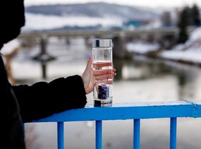 TEMPO-KONDELA CRYSTAL, flacon de sticlă cu cristale violet, 500 ml
