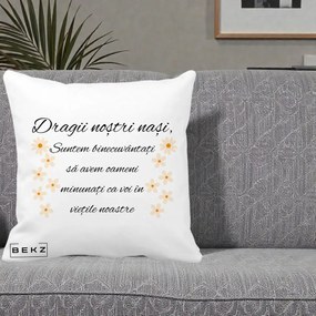 Cadou pentru Nasi - Perna Personalizata Dragii Nostri Nasi Suntem Binecuvantati cu Floricele, 40x40 cm, Alba Mata, Husa Detasabila, Perna Inclusa, BEKZ®