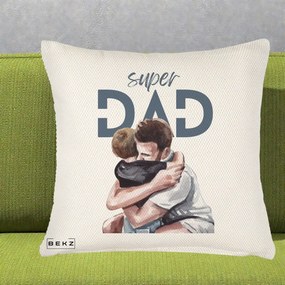Cadou pentru Tata - Perna Personalizata Super Dad Tata si Fiu Imbratisare, 40x40 cm, Crem Reliefat, Husa Detasabila, Perna Inclusa, BEKZ®