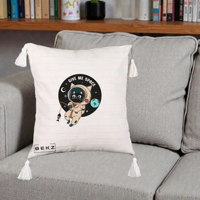 Perna Decorativa Give Me Space Pisica Astronaut, 40x40 cm, Bej cu Franjuri, Husa Detasabila, Perna Inclusa, BEKZ®