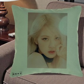 Perna Personalizata K-pop BLACKPINK Rose Blond cu Inel Roz Pastel, 40x40 cm, Verde, Husa Detasabila, Perna Inclusa, BEKZ®