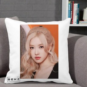 Perna Personalizata K-pop BLACKPINK cu Funda Rosie, 40x40 cm, Alba Mata, Husa Detasabila, Perna Inclusa, BEKZ®