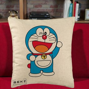 Perna Personalizata Doraemon Salutand, 40x40 cm, Bej, Husa Detasabila, Perna Inclusa, BEKZ®