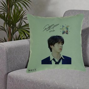 Perna Personalizata K-pop BTS Jin Portret Tinuta Albastra Autograf, 40x40 cm, Verde, Husa Detasabila, Perna Inclusa, BEKZ®