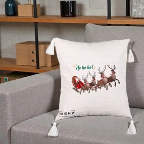 Perna Decorativa Ho Ho Ho Mos Craciun cu Sanie si Reni, 40x40 cm, Bej cu Franjuri, Husa Detasabila, Perna Inclusa, BEKZ®