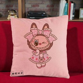Perna Personalizata Labubu Lolita Roz cu Dantela, 40x40 cm, Roz, Husa Detasabila, Perna Inclusa, BEKZ®