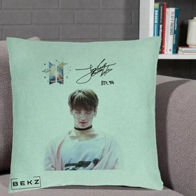 Perna Personalizata K-pop BTS Jungkook Portret cu Ochelari Autograf, 40x40 cm, Verde Menta, Husa Detasabila, Perna Inclusa, BEKZ®
