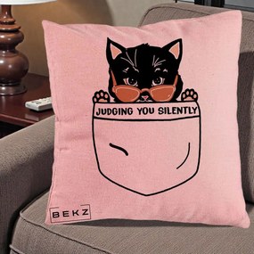 Perna Decorativa Judging You Silently Pisica Buzunar, 40x40 cm, Roz, Husa Detasabila, Perna Inclusa, BEKZ®