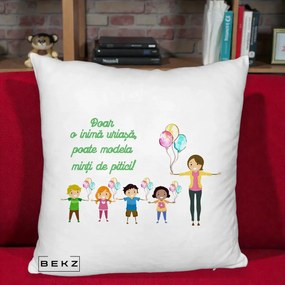 Cadou pentru Educatoare - Perna Personalizata Doar o Inima Uriasa poate Modela Minti de Pitici cu Educatoare si Baloane, 40x40 cm, Alb Pufos, Husa Detasabila, Perna Inclusa, BEKZ®