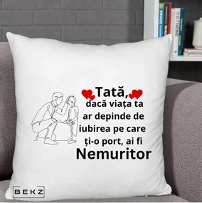 Cadou pentru Tata - Perna Personalizata Tata Nemuritor cu Inimi Rosii, 40x40 cm, Alb Pufos, Husa Detasabila, Perna Inclusa, BEKZ®