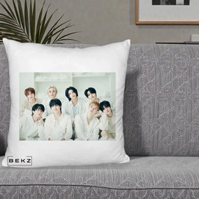 Perna Personalizata K-pop Stray Kids Foto Grup Alb All-White cu 8 Membrii, 40x40 cm, Alb Pufos, Husa Detasabila, Perna Inclusa, BEKZ®