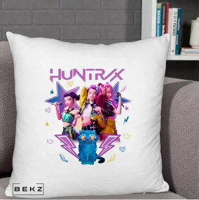 Perna Personalizata K-pop HUNTRX Trio 3D cu Pisica Fulgere, 40x40 cm, Alb Pufos, Husa Detasabila, Perna Inclusa, BEKZ®