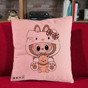 Perna Personalizata Labubu x Hello Kitty Maro-Vintage, 40x40 cm, Roz, Husa Detasabila, Perna Inclusa, BEKZ®