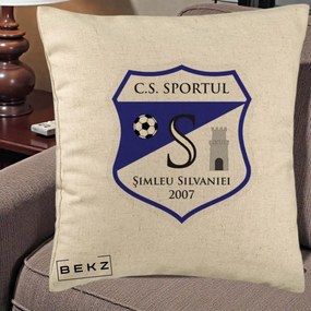 Perna Personalizata CS Sportul Simleu Silvaniei 2007, 40x40 cm, Bej, Husa Detasabila, Perna Inclusa, BEKZ®