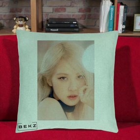 Perna Personalizata K-pop BLACKPINK Rose Blond cu Inel Roz Pastel, 40x40 cm, Verde Menta, Husa Detasabila, Perna Inclusa, BEKZ®