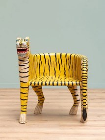 Fotoliu sculptural din lemn de mango în formă de tigru, orientare dreapta, „Tiger”