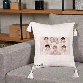 Perna Personalizata K-pop BTS Foto Grup Landscape Pastel, 40x40 cm, Bej cu Franjuri, Husa Detasabila, Perna Inclusa, BEKZ®