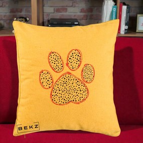 Perna Personalizata Labuta Dalmatian Roz Neon, 40x40 cm, Galben, Husa Detasabila, Perna Inclusa, BEKZ®