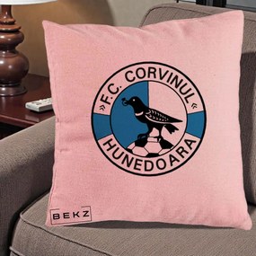 Perna Personalizata FC Corvinul Hunedoara Fotbal, 40x40 cm, Roz, Husa Detasabila, Perna Inclusa, BEKZ®