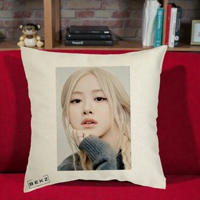 Perna Personalizata K-pop BLACKPINK Rose cu Jucarie de Plus, 40x40 cm, Ecru, Husa Detasabila, Perna Inclusa, BEKZ®
