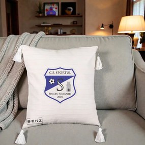 Perna Personalizata CS Sportul Simleu Silvaniei 2007, 40x40 cm, Bej cu Franjuri, Husa Detasabila, Perna Inclusa, BEKZ®