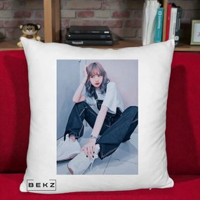 Perna Personalizata K-pop BLACKPINK Lisa, 40x40 cm, Alb Pufos, Husa Detasabila, Perna Inclusa, BEKZ®