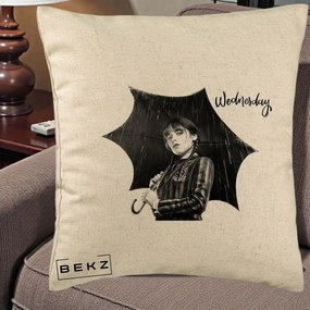 Perna Personalizata Wednesday Addams cu Umbrela Foto, 40x40 cm, Bej, Husa Detasabila, Perna Inclusa, BEKZ®