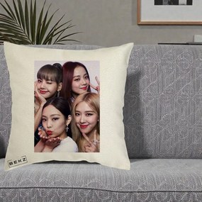 Perna Personalizata K-pop BLACKPINK Foto Grup Selfie 4 Membre, 40x40 cm, Ecru, Husa Detasabila, Perna Inclusa, BEKZ®