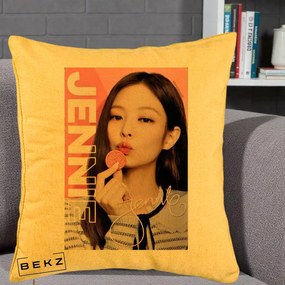 Perna Personalizata K-pop BLACKPINK Jennie cu Semnatura si Fond Roz, 40x40 cm, Galben, Husa Detasabila, Perna Inclusa, BEKZ®
