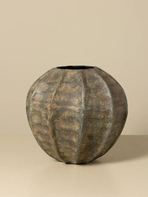 Vază din aluminiu cu nervuri verticale, maro-verde, formă rotundă, finisaj patinat, 22×24 cm, „Hull"
