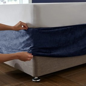Husă pentru cadru de pat albastră din catifea cu elastic 152x198 cm Kingsley – Catherine Lansfield