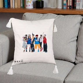 Perna Personalizata Grup K-pop Fete in Picioare Foto, 40x40 cm, Bej cu Franjuri, Husa Detasabila, Perna Inclusa, BEKZ®