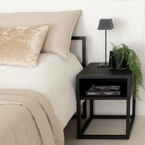 Noptieră neagră cu rafturi din lemn de stejar Diva – Spinder Design