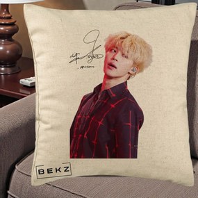 Perna Personalizata K-pop BTS Jimin Portret Artistic par Blond Autograf, 40x40 cm, Bej, Husa Detasabila, Perna Inclusa, BEKZ®