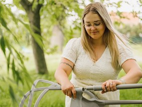 Set 4 bucati scaune din plastic KATO gri deschis