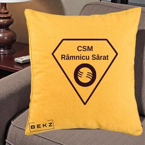 Perna Personalizata CSM Ramnicu Sarat Fotbal, 40x40 cm, Galben, Husa Detasabila, Perna Inclusa, BEKZ®