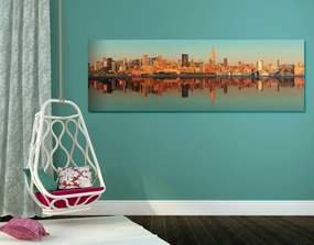 Tablou fascinantul New York reflectat în apă