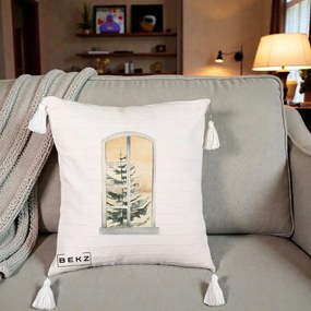 Perna Decorativa Fereastra cu Brad de Iarna, 40x40 cm, Bej cu Franjuri, Husa Detasabila, Perna Inclusa, BEKZ®