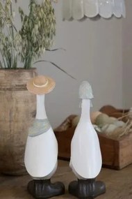 Set decorativ 2 gâște cu eșarfă și pălărie, stil festiv, alb multicolor, din polirasină, „Snowy Pair”