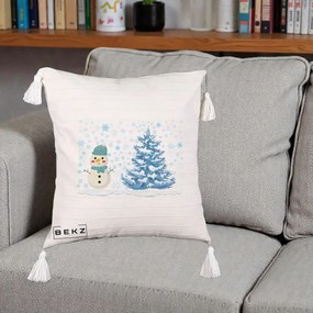 Perna Decorativa Om de Zapada si Brad Craciun, 40x40 cm, Bej cu Franjuri, Husa Detasabila, Perna Inclusa, BEKZ®