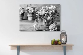 Tablou garoafă roz romantică într-o atingere vintage în design alb-negru