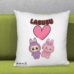 Perna Personalizata Labubu Cuplu Inima, 40x40 cm, Alb Pufos, Husa Detasabila, Perna Inclusa, BEKZ®