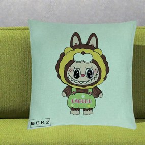 Perna Personalizata Labubu Leu Galben cu Salopeta, 40x40 cm, Verde Menta, Husa Detasabila, Perna Inclusa, BEKZ®