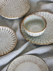 Farfurie din ceramică artizanală verde perlat cu striații fine și accente rustice, 21×2,5 cm, „Fleur"